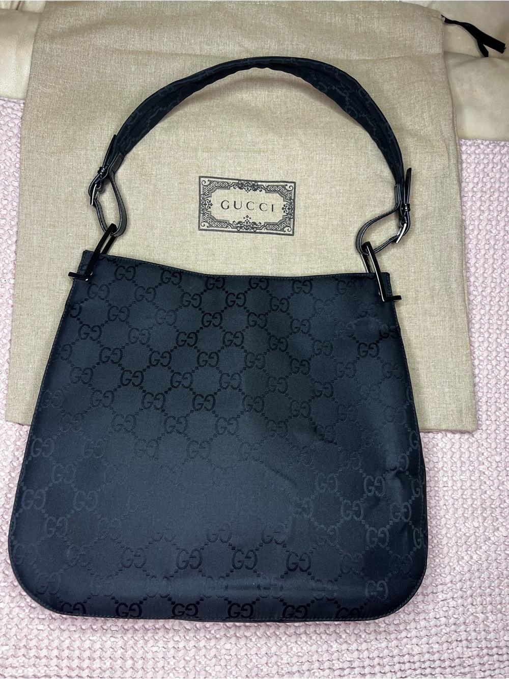 GUCCI BLACK GG CANVAS SHOULDER BAG - Picture 4 of 15